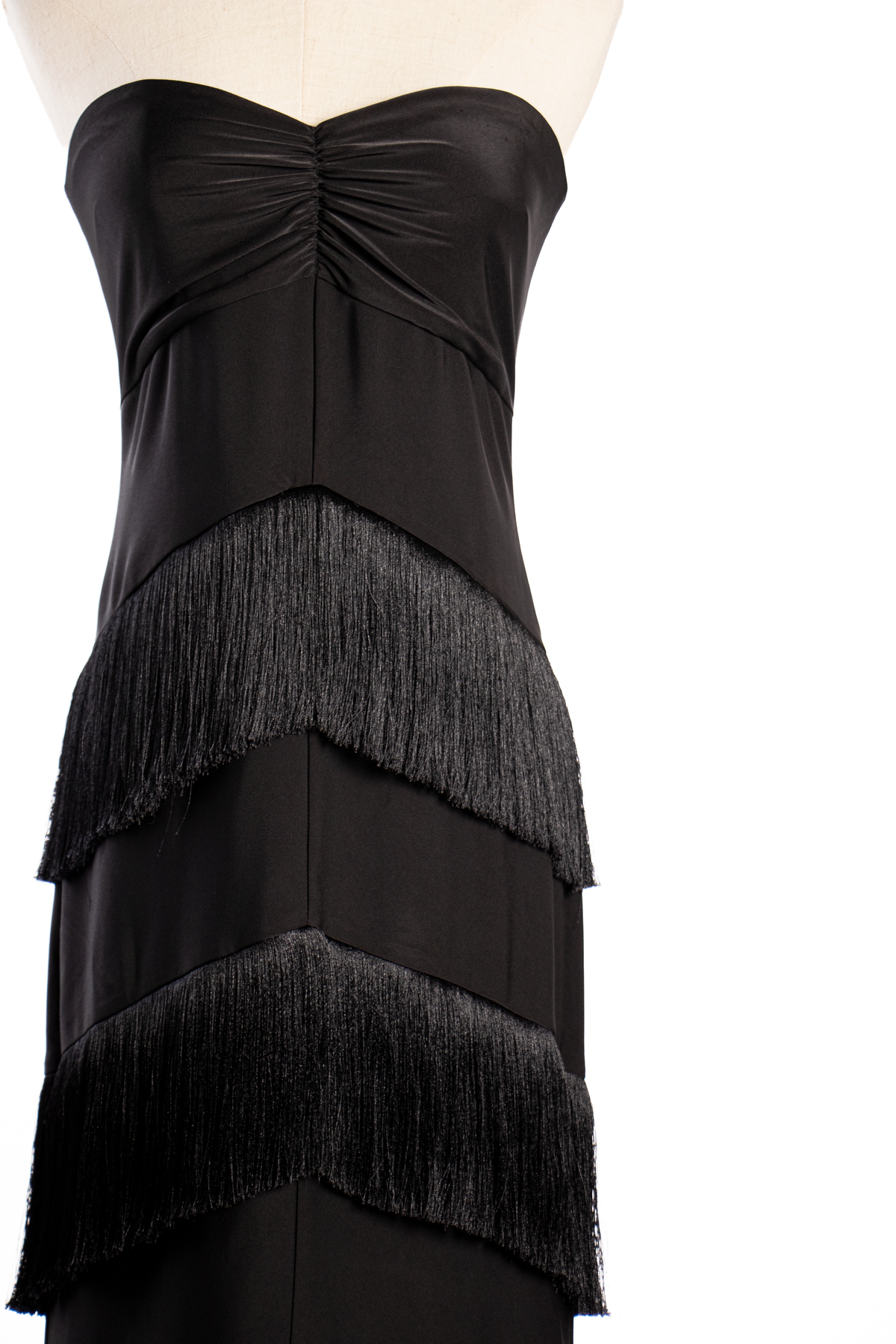 VESTIDO LARGO NEGRO CON FLECOS