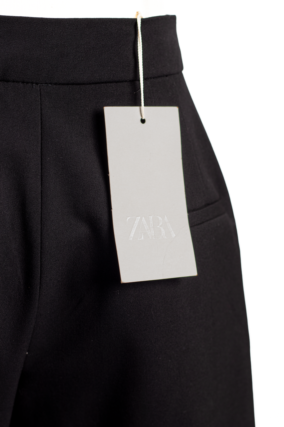SHORT SASTRE CON ENCAJE