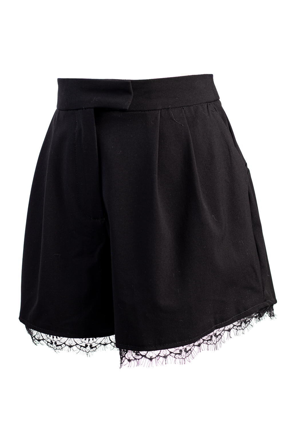 SHORT SASTRE CON ENCAJE
