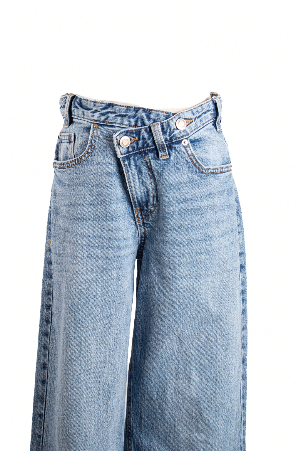 JEANS WIDE LEG CON CINTURA ASIMÉTRICA