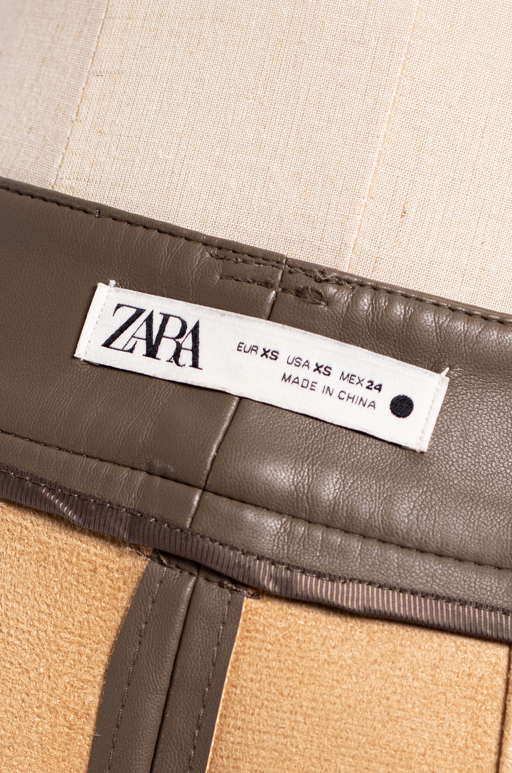 PANTALÓN ZARA EFECTO PIEL