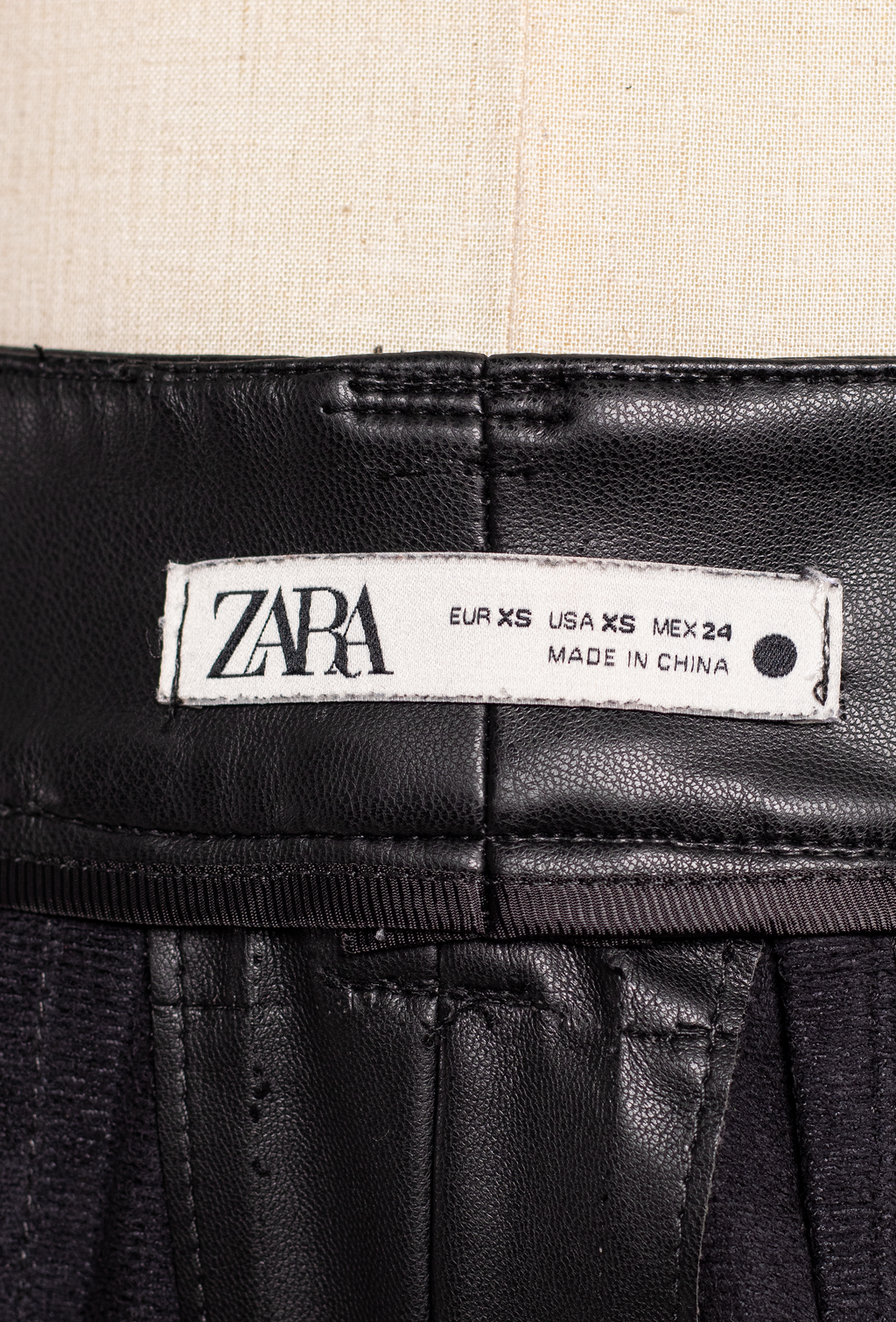 PANTALÓN ZARA EFECTO PIEL