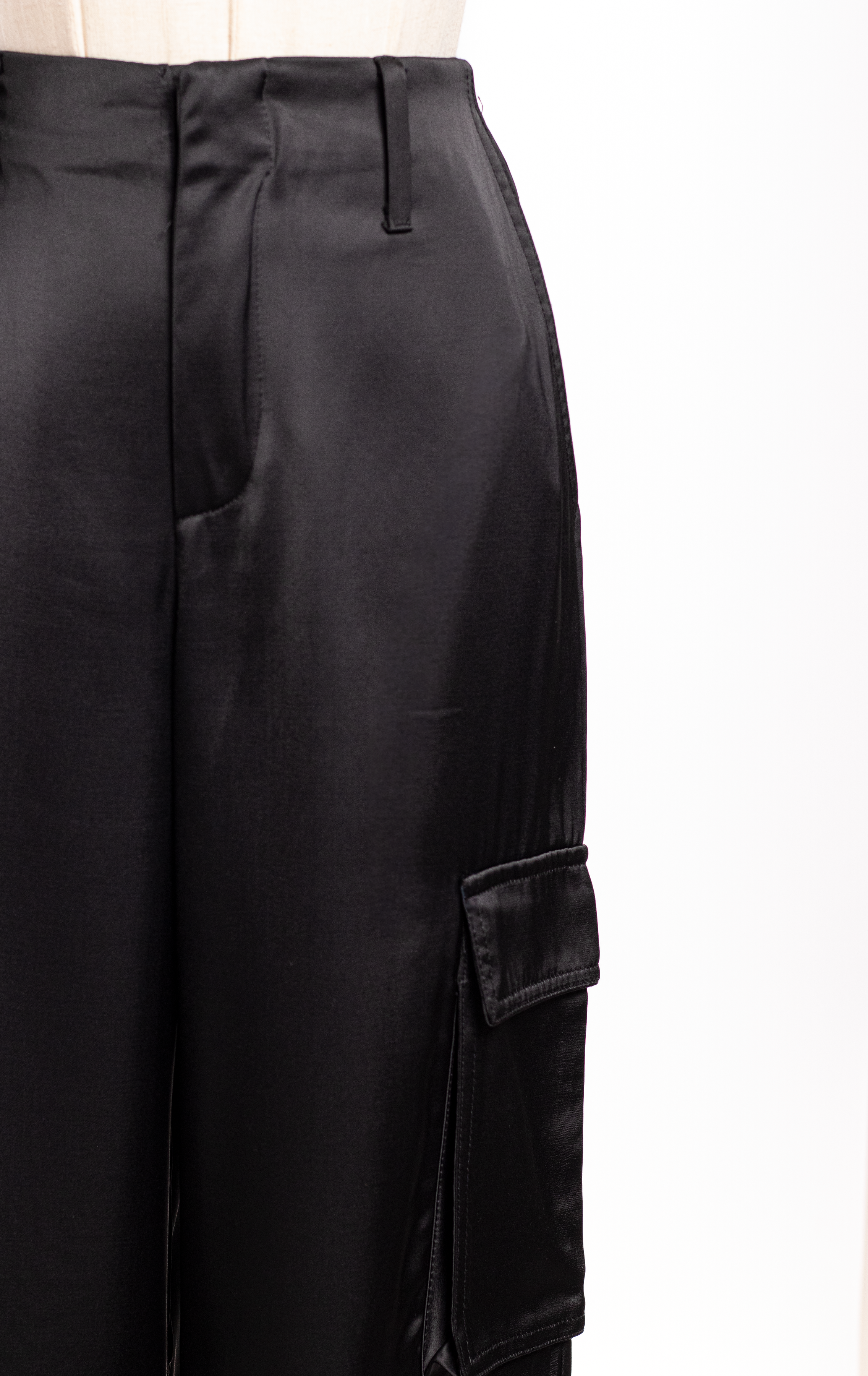 PANTALÓN ZARA CARGO SATINADO