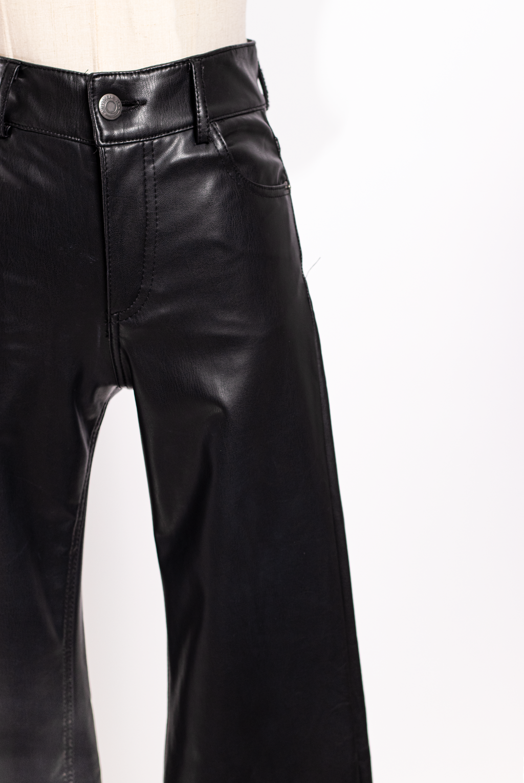 PANTALÓN PULL&BEAR EFECTO PIEL