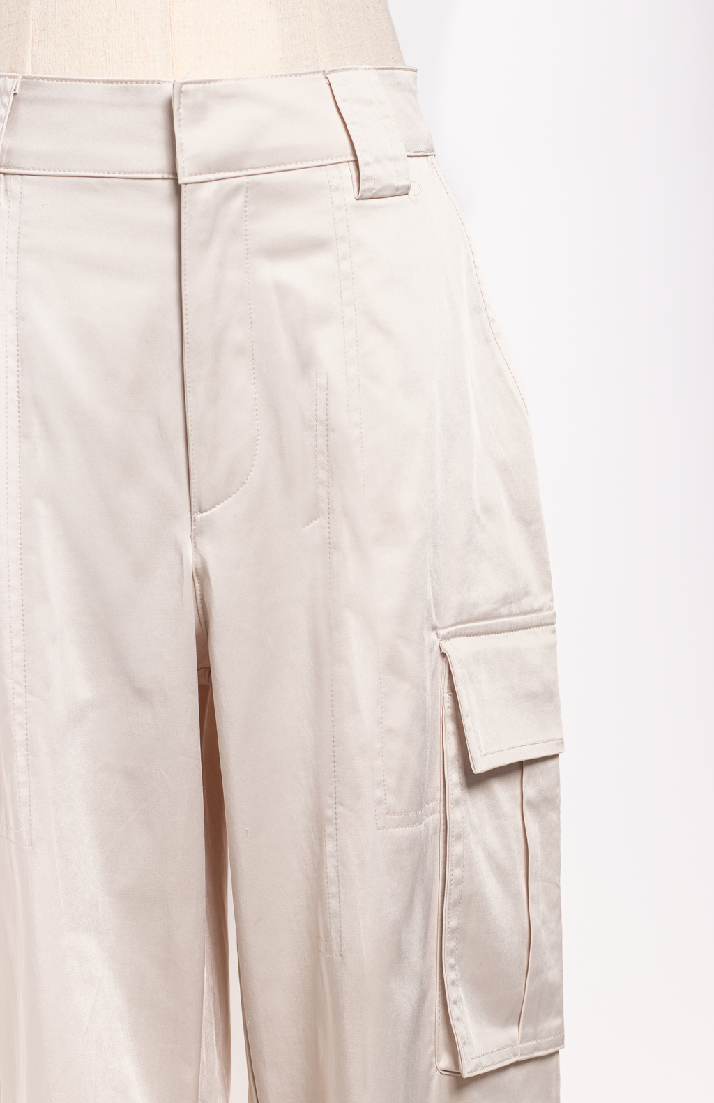 PANTALÓN ZARA CARGO SATINADO