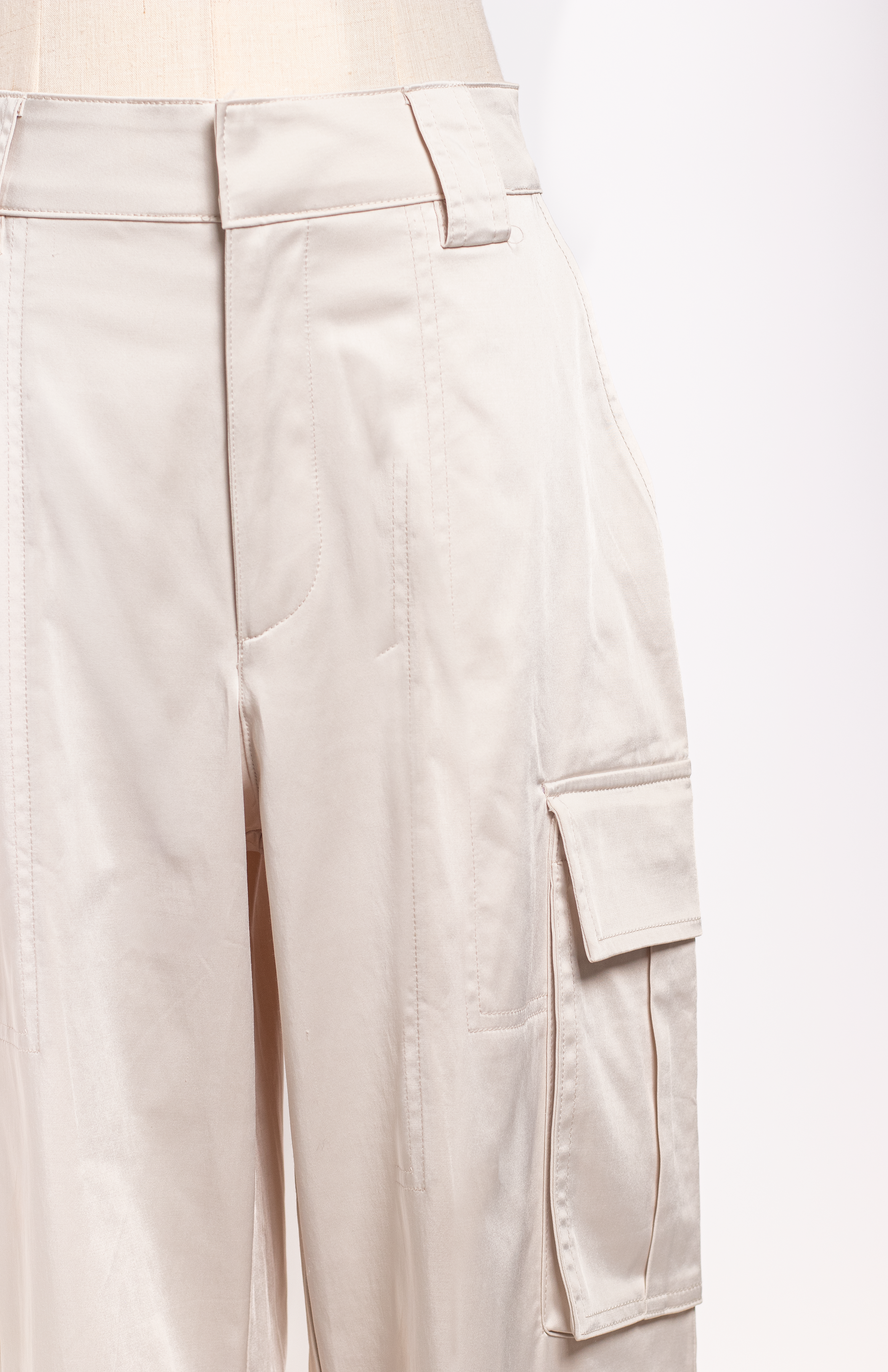 PANTALÓN ZARA CARGO SATINADO