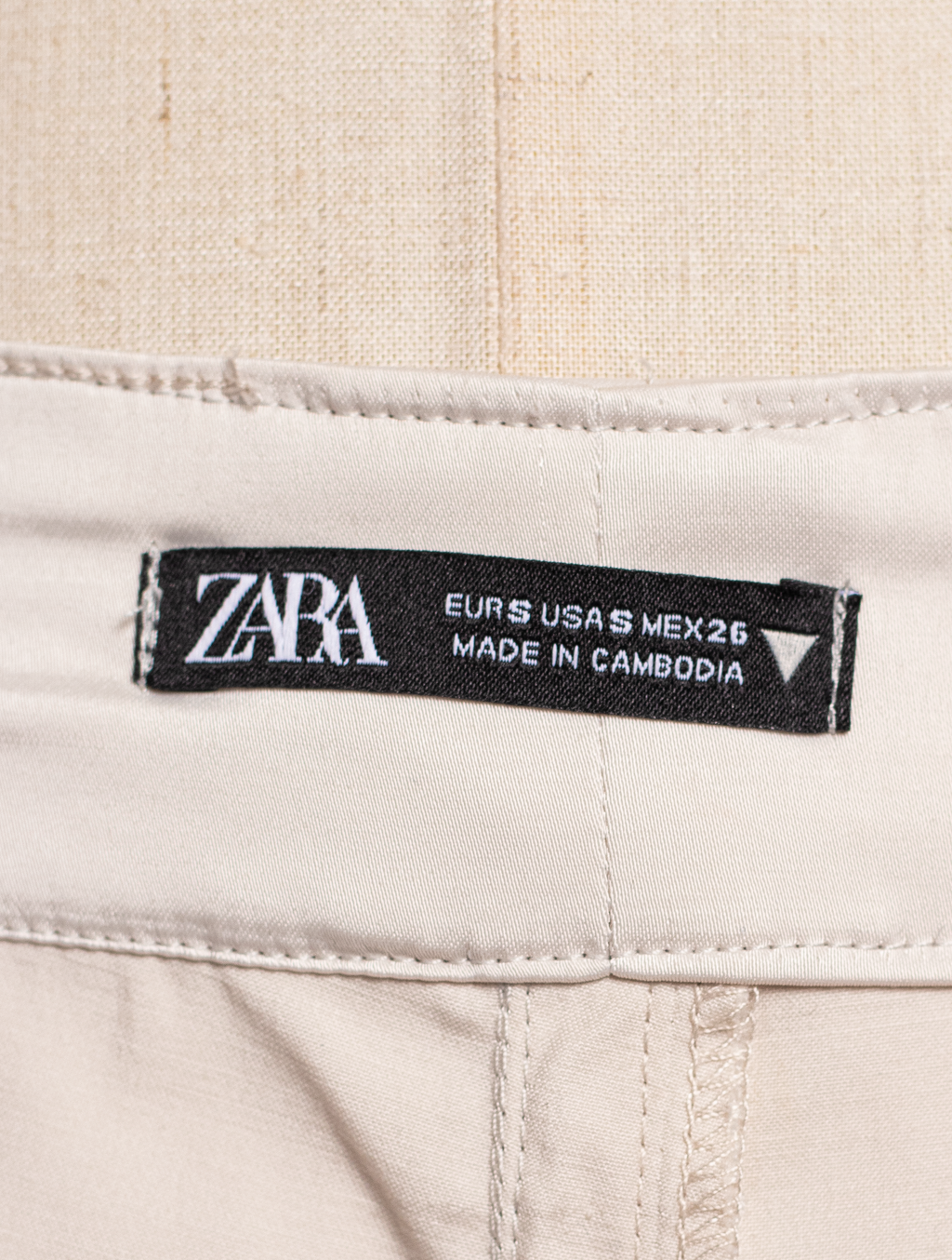 PANTALÓN ZARA CARGO SATINADO