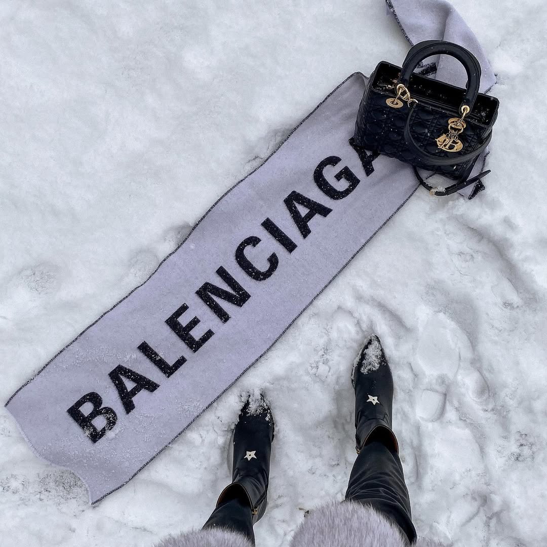 BUFANDA BALENCIAGA